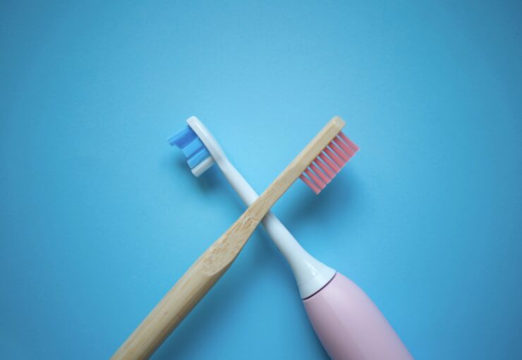 Spazzolino Tradizionale vs. Spazzolino Elettrico: Qual è la Migliore Scelta per la Tua Igiene Orale | Studio Dentistico Baldi | Consigli per i tuoi denti